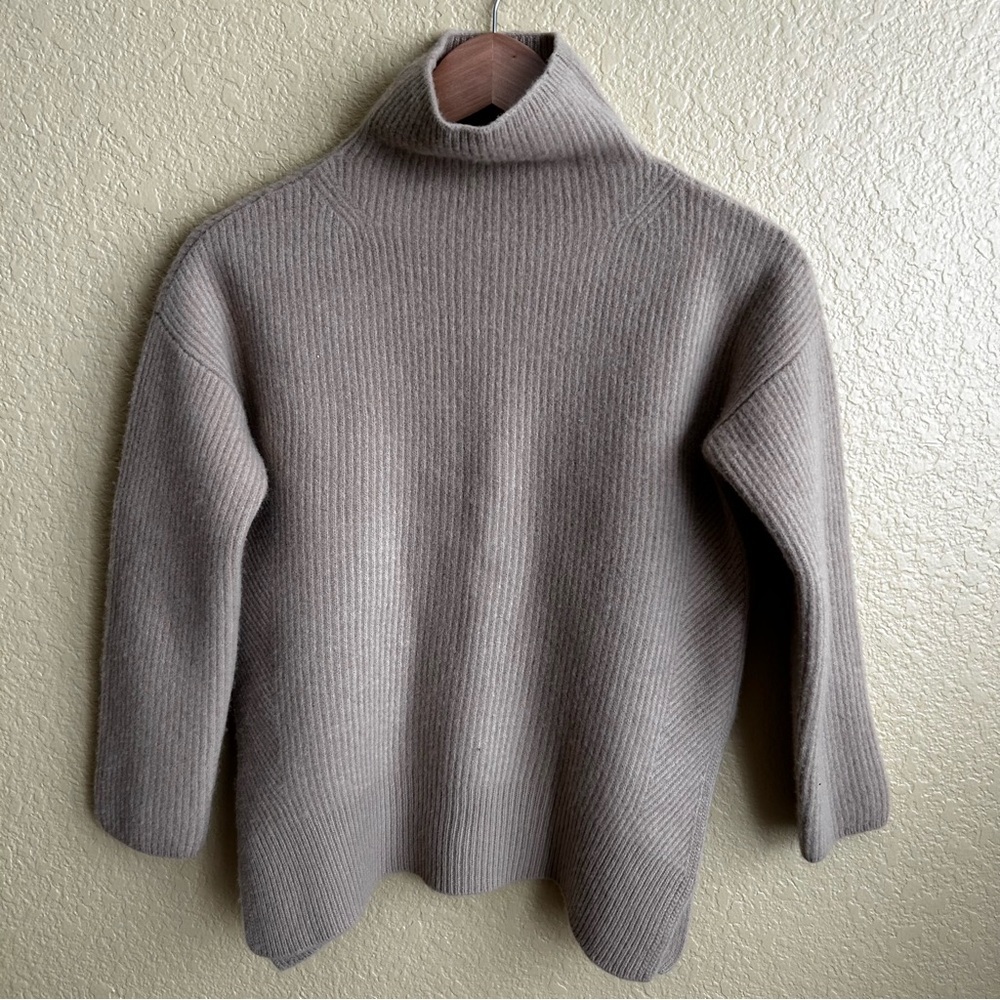 Intrend Wool Turtleneck Sweater